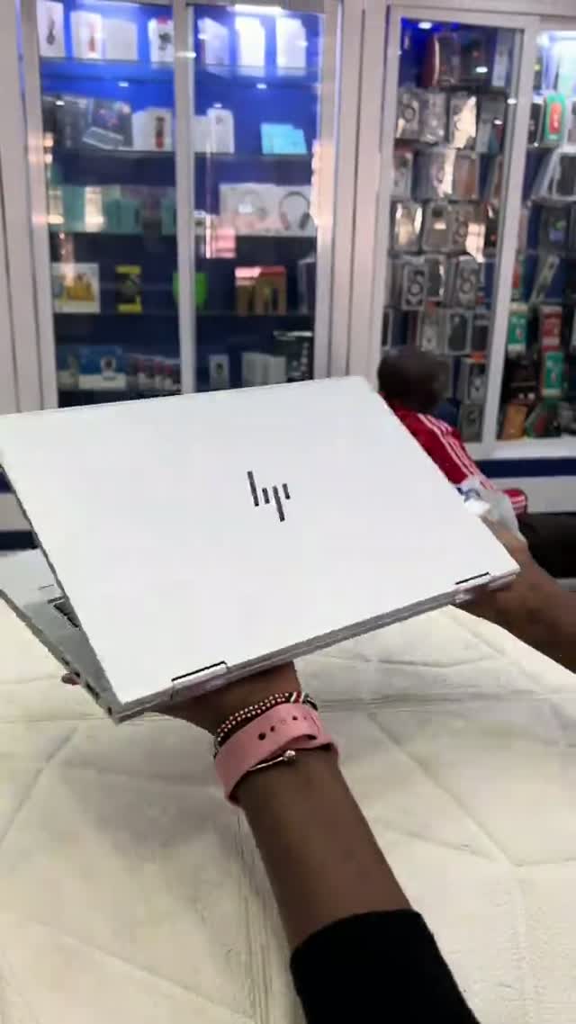 Laptop HP Nyeupe